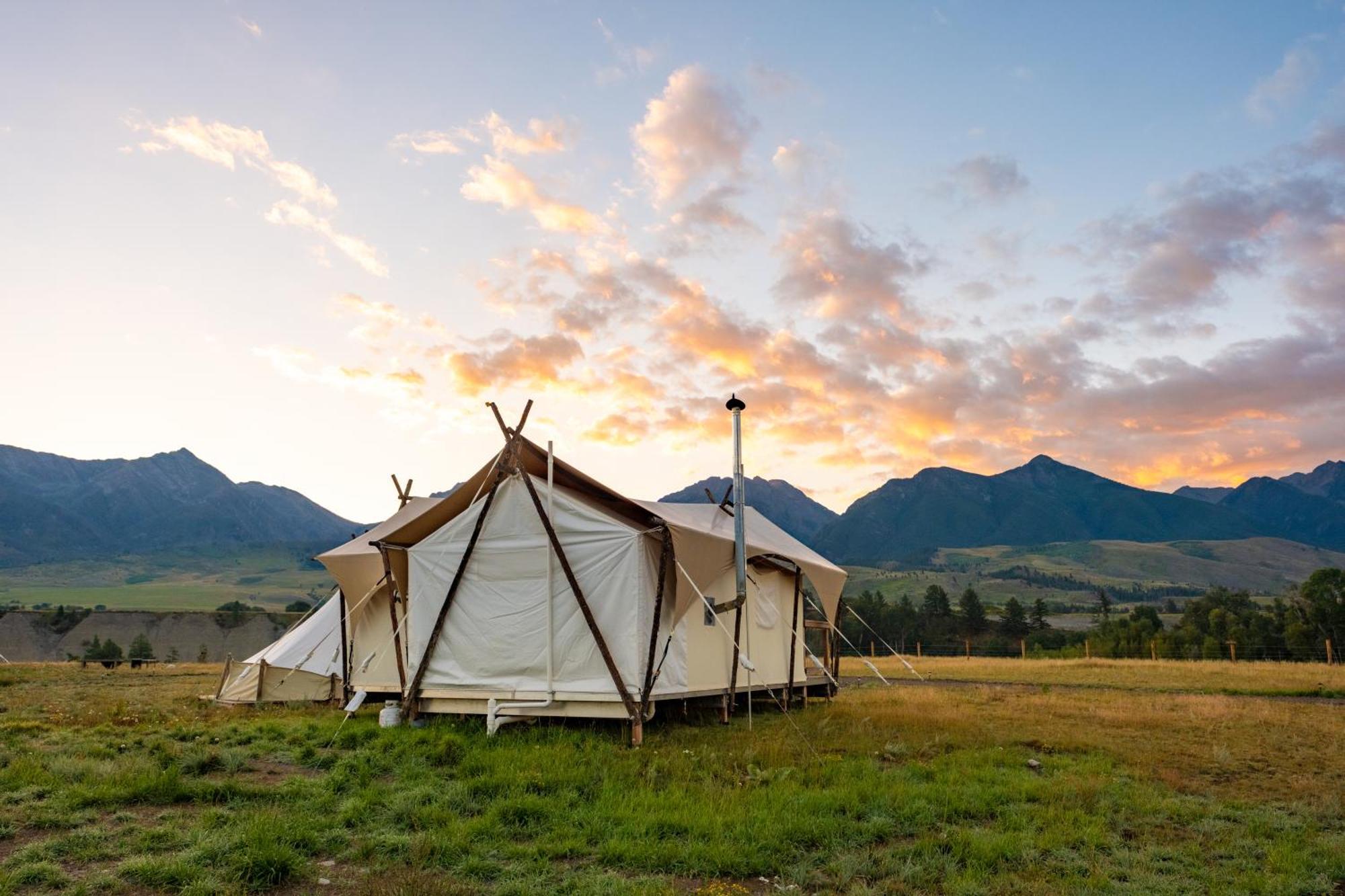 Under Canvas North Yellowstone - Paradise Valley Ливингстън Екстериор снимка