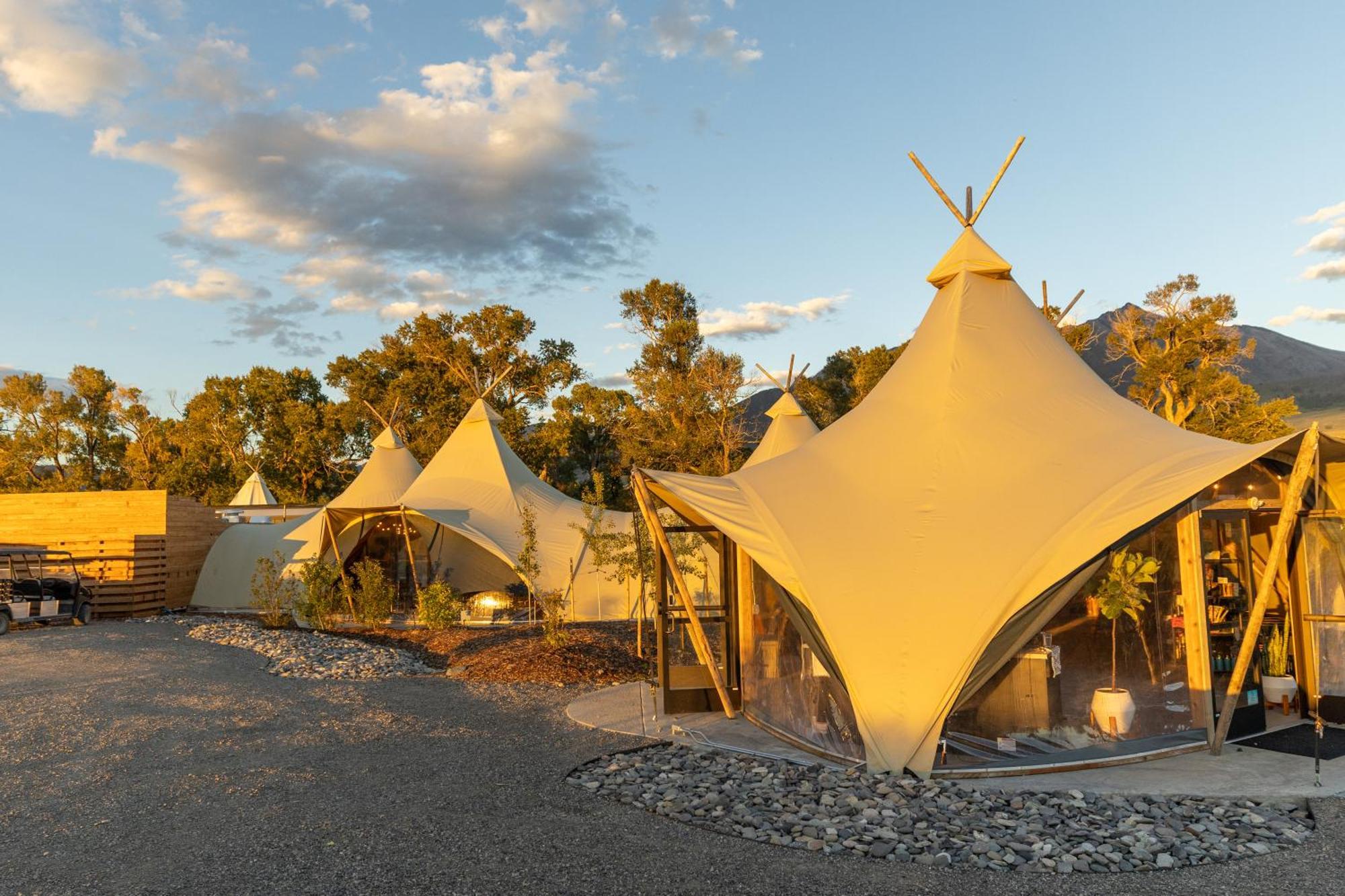 Under Canvas North Yellowstone - Paradise Valley Ливингстън Екстериор снимка