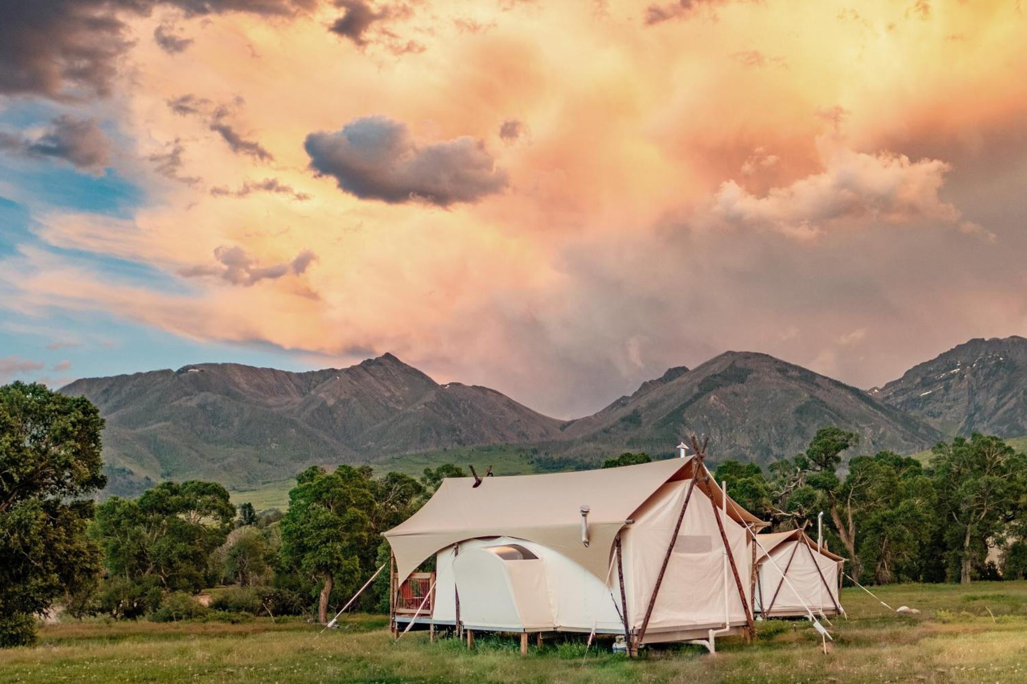 Under Canvas North Yellowstone - Paradise Valley Ливингстън Екстериор снимка